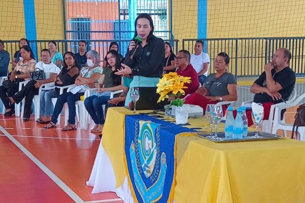 Em Parintins, Defensoria realiza palestra sobre uso de aparelhos eletrônicos em escola municipal