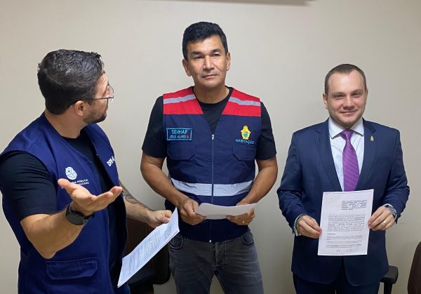 DPE e prefeitura oficializam acordo coletivo que garante transferência de famílias de área de risco