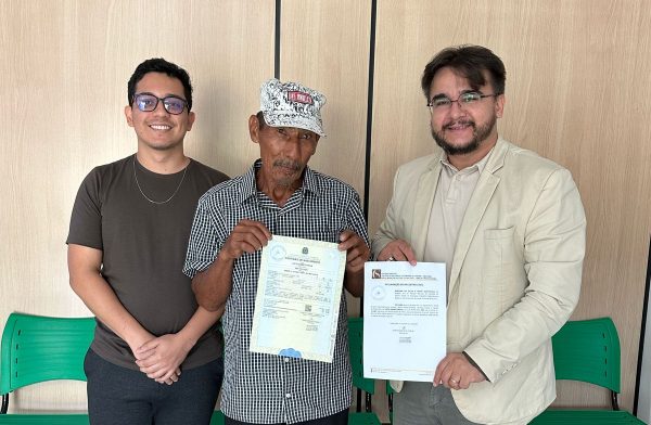 Após atuação da DPE em Careiro Castanho, homem obtém a primeira Certidão de Nascimento aos 68 anos de idade 