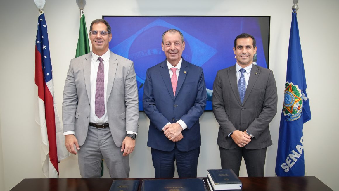 Senador Omar Aziz garante recursos para construção de novas unidades da Defensoria Pública no interior