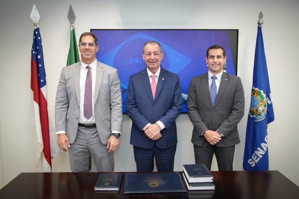 Senador Omar Aziz garante recursos para construção de novas unidades da Defensoria Pública no interior