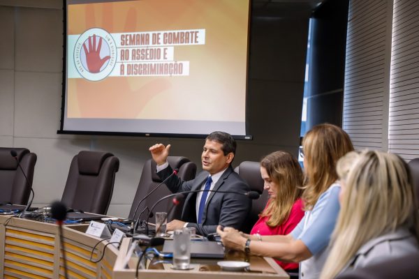 DPE-AM participa de evento de encerramento da Semana de Combate ao Assédio do TRE-AM
