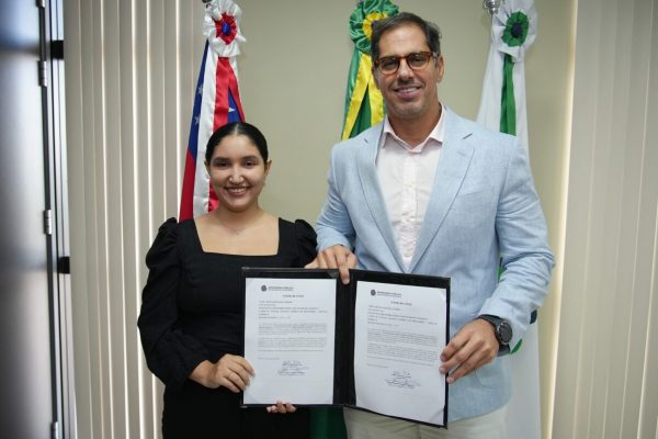 De estagiária a servidora: analista jurídica toma posse para reforçar os quadros no interior