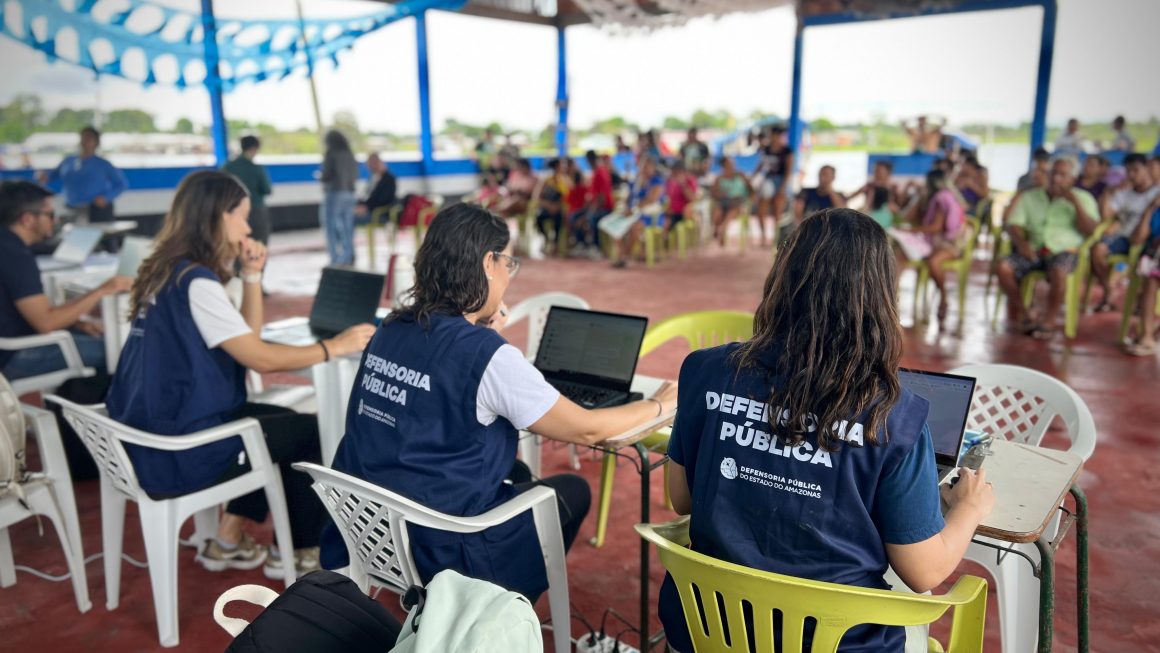 Defensoria Pública do Amazonas participa de ação em comunidade ribeirinha para acesso ao Bolsa Verde