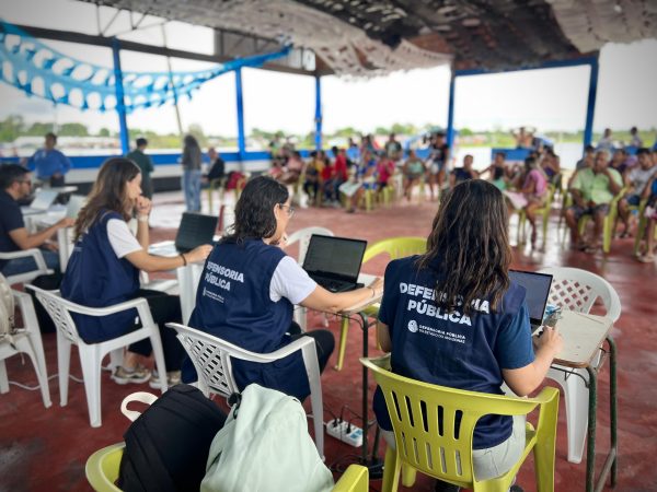 Defensoria Pública participa de ação em comunidade ribeirinha para acesso ao Bolsa Verde
