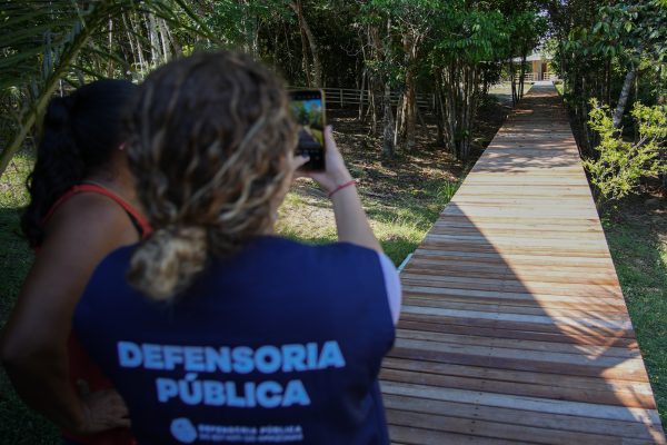 Após intrusão missionária, DPE-AM atua para reestabelecer direitos territoriais de comunidade ribeirinha
