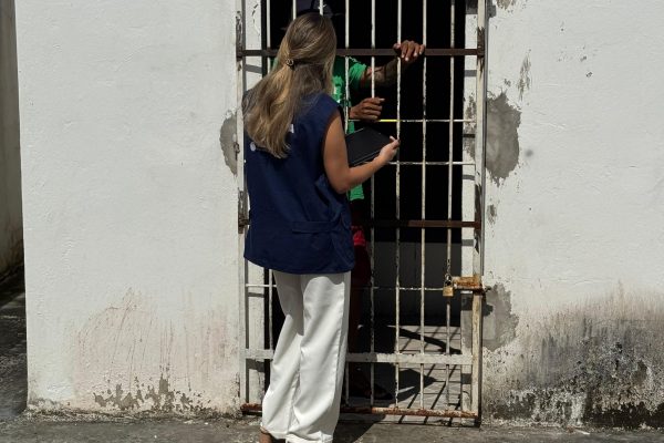 DPE-AM recomenda adequação na carceragem da delegacia de Carauari, que está superlotada