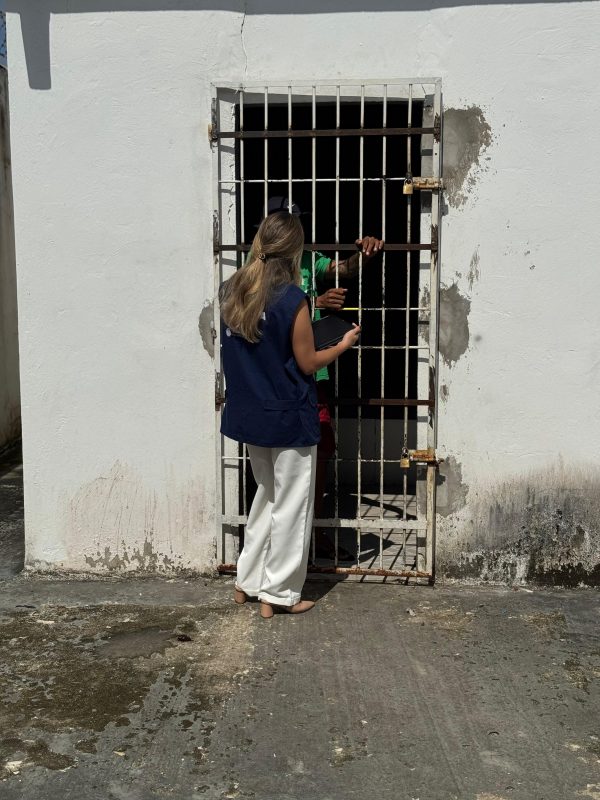 DPE-AM recomenda adequação na carceragem da delegacia de Carauari, que está superlotada