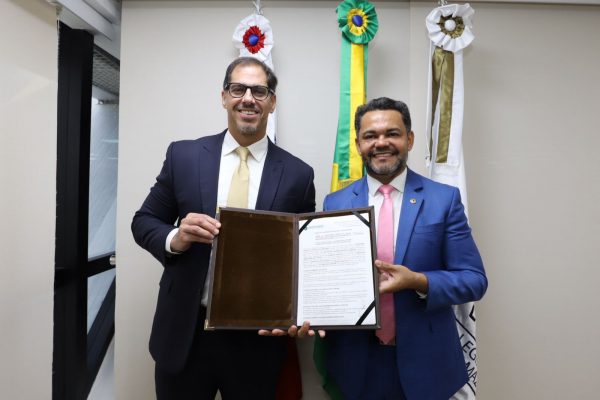 Defensoria do Amazonas e FAF firmam parceria para promoção de direitos entre atletas e torcedores