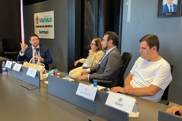 Defensoria propõe cooperação intersetorial para garantir direitos da população vulnerável durante a reorganização do Centro de Manaus