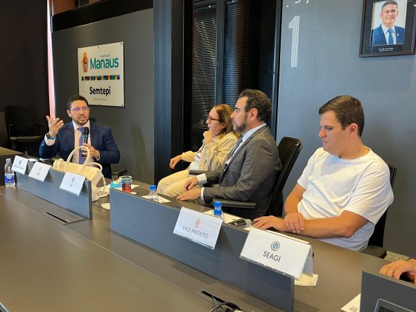 Defensoria propõe cooperação intersetorial para garantir direitos da população vulnerável durante a reorganização do Centro de Manaus