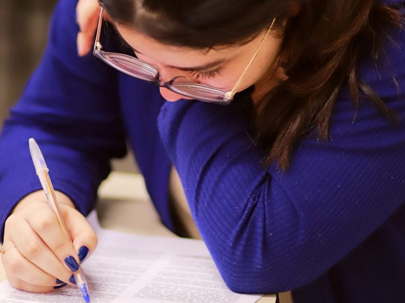 Estudante realiza prova de processo seletivo
