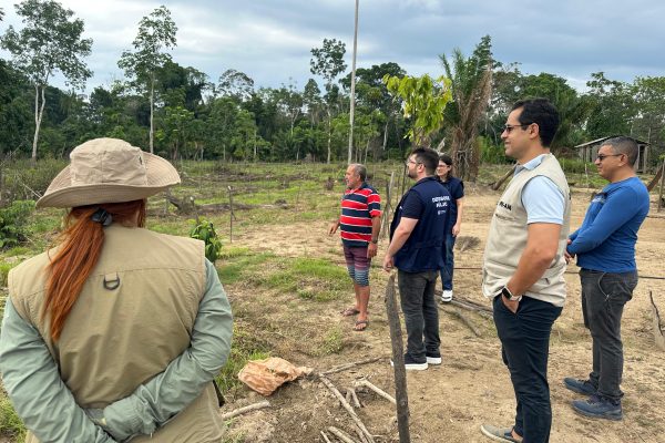 Defensoria realiza visita em comunidades impactadas por operações da PF contra o garimpo