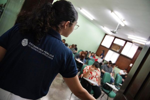 Candidatos realizam prova de residência jurídica da Defensoria Pública