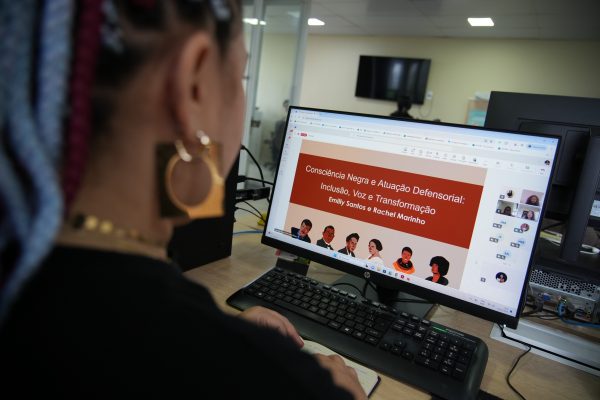 Defensoria Pública realiza webinário com 150 participantes sobre equidade racial
