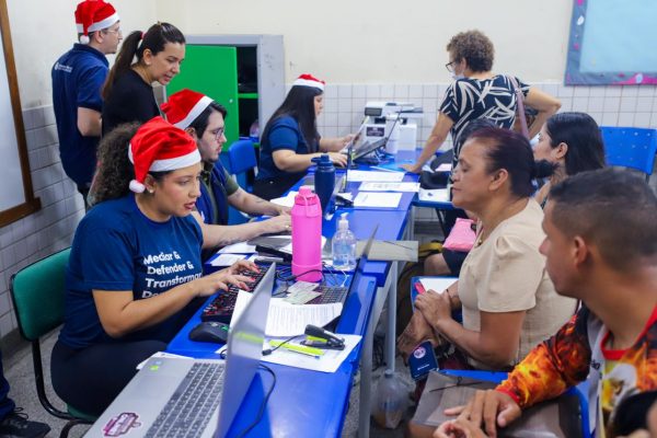 Moradores da zona norte recebem assistência jurídica da Defensoria do Amazonas durante evento de Natal