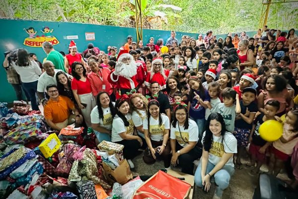 Defensoria Pública realiza a entrega de presentes da campanha “Adote um Sonho, Ilumine um Natal”