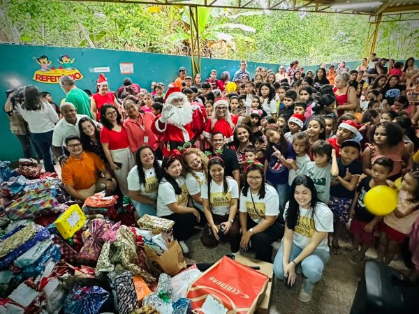Defensoria Pública realiza a entrega de presentes da campanha “Adote um Sonho, Ilumine um Natal”