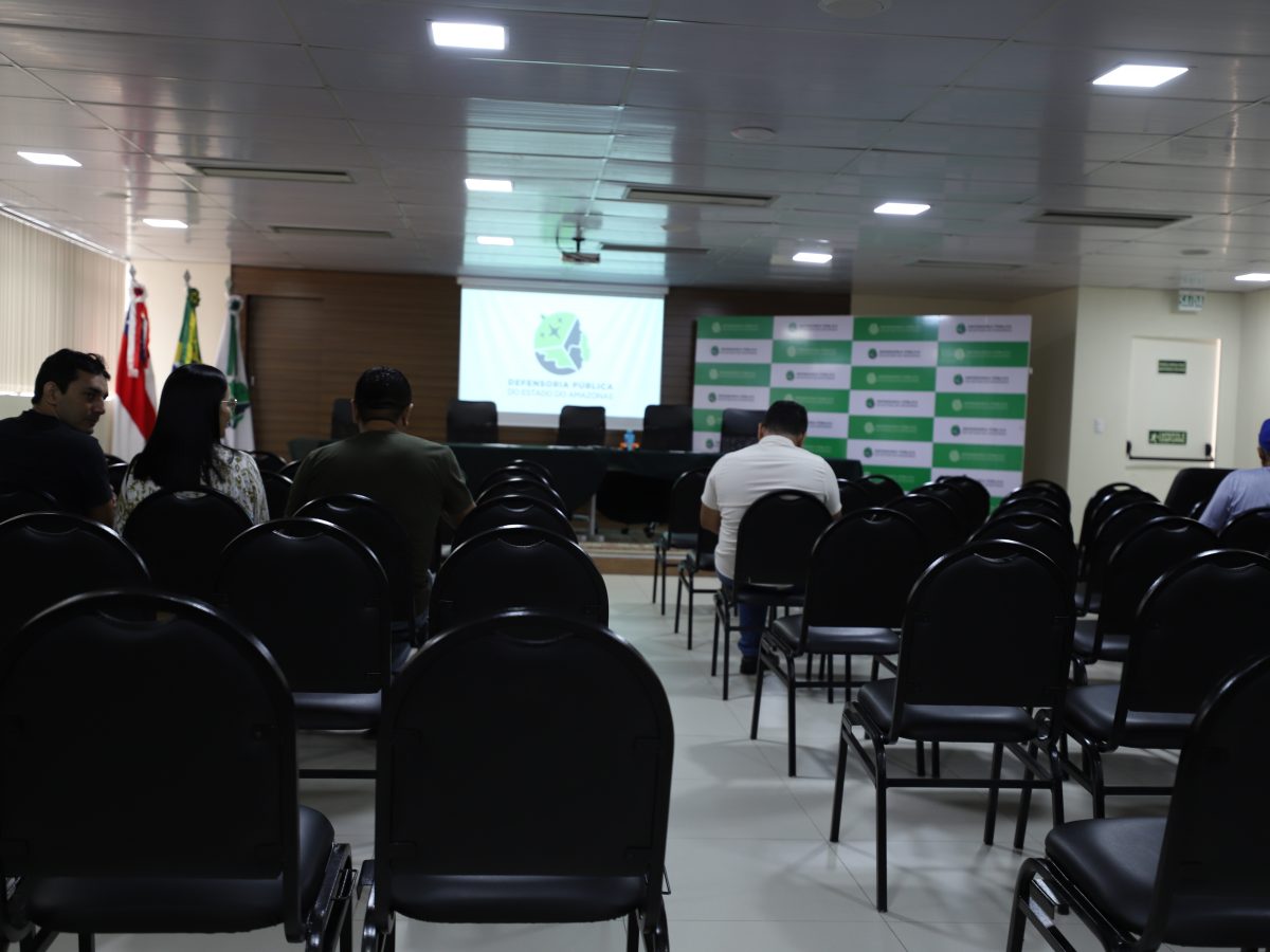 Na imagem vemos o auditório da Defensoria