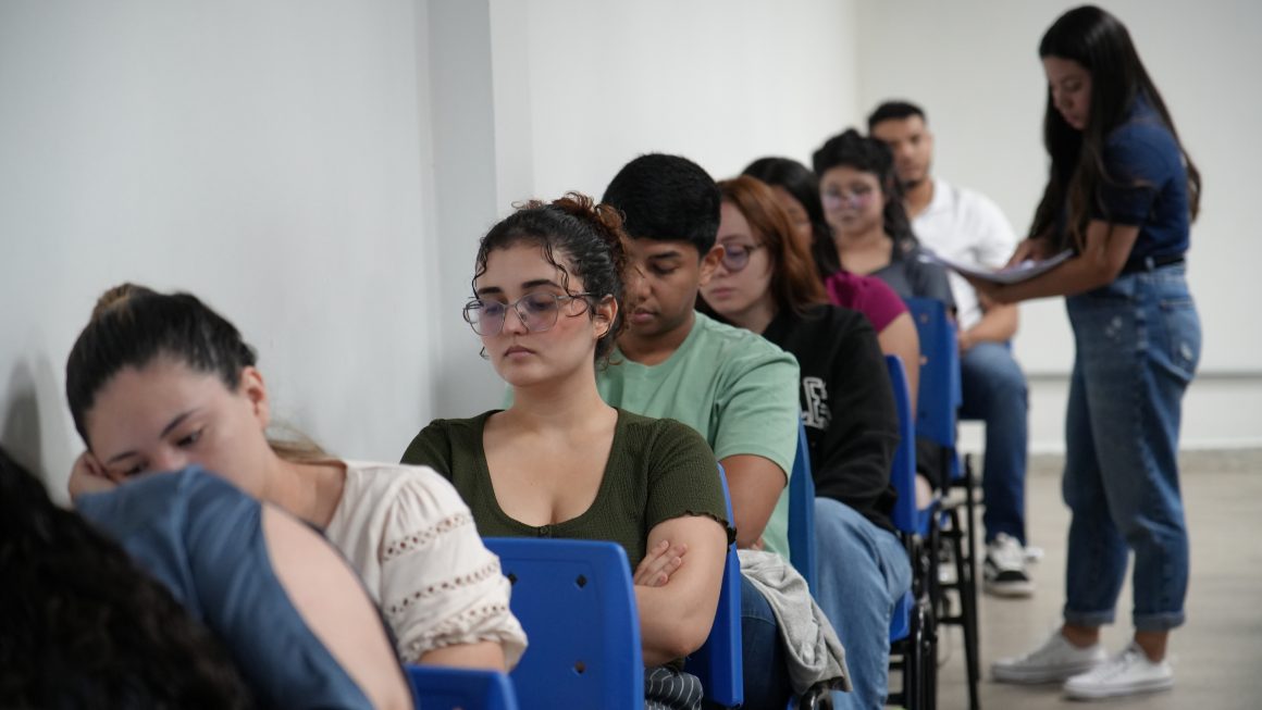 Estudantes realizam prova de Estágio