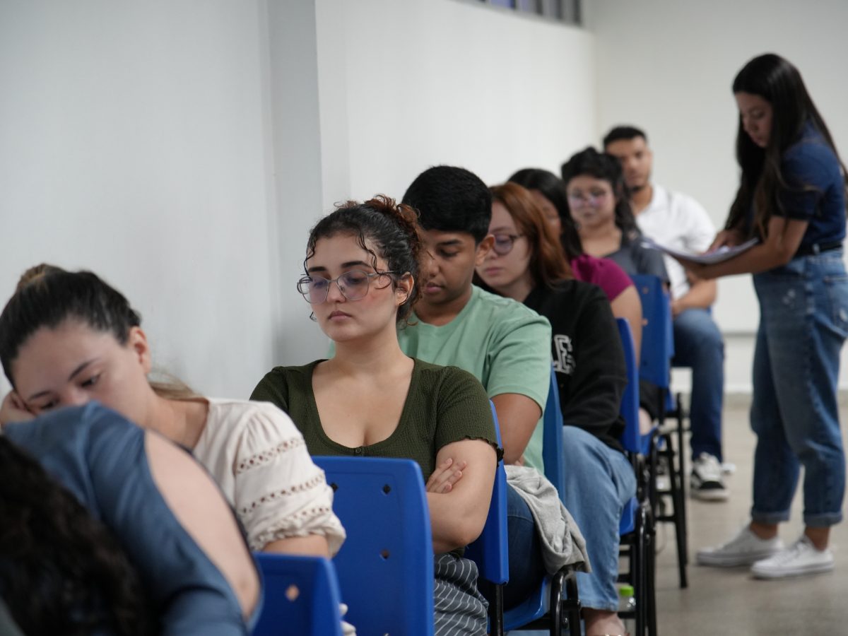 Estudantes realizam prova de Estágio