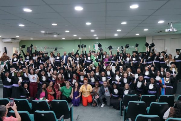 Defensoras Populares: Projeto que incentiva formação de lideranças femininas está com inscrições abertas no Amazonas