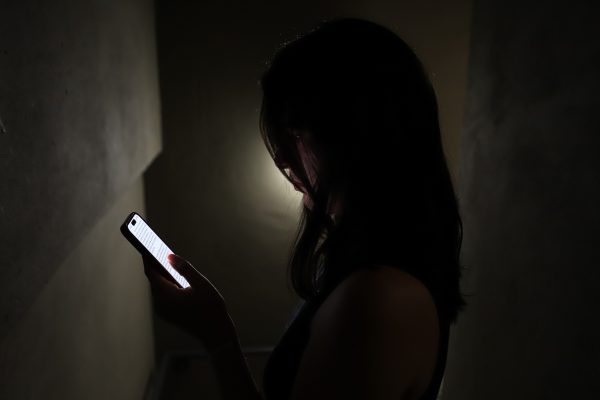 Defensoria Pública orienta mulheres sobre como identificar e denunciar violências praticadas no meio digital