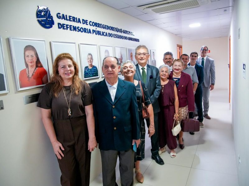 Defensores Públicos posam para mural durante inauguração do Mural dos Corregedores