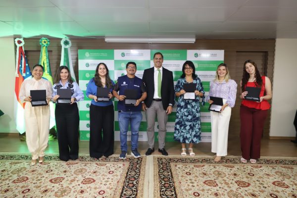 Defensoria homenageia servidores e servidoras por contribuição ao serviço público no Amazonas