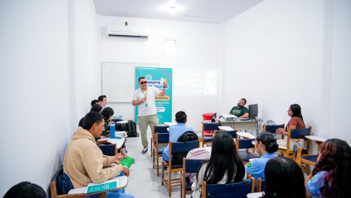 Defensoria leva educação em direitos a escolas de Tabatinga e amplia atuação no interior