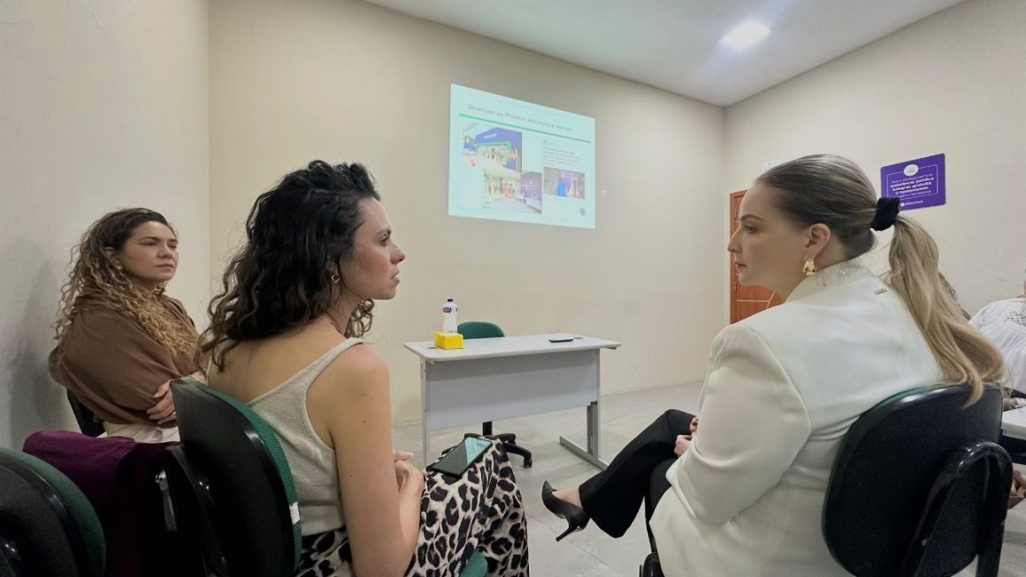 Representantes do Nudem e Casoteca durante reunião