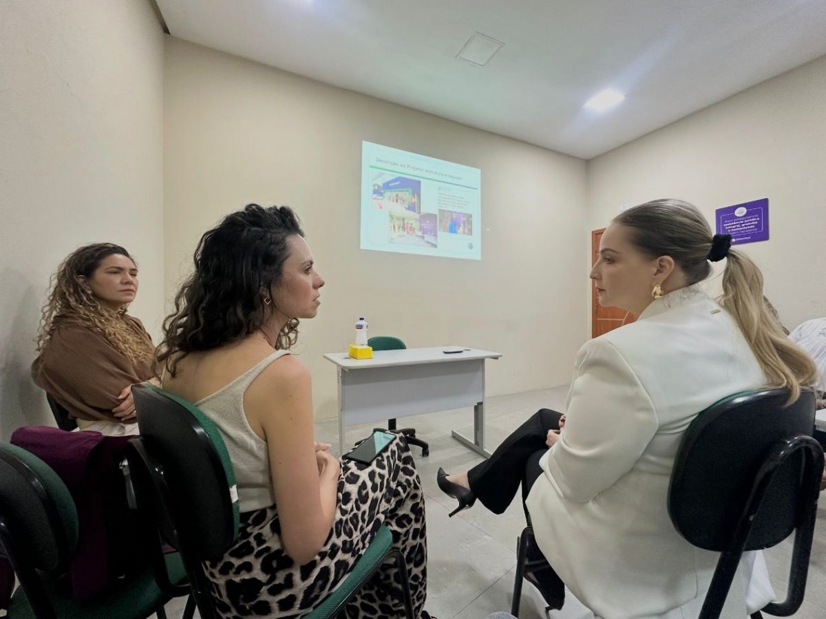 Representantes do Nudem e Casoteca durante reunião