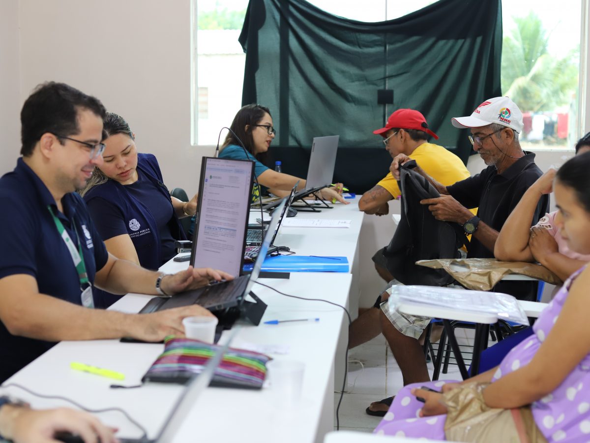 Assistidos sendo atendidos em Mutirão