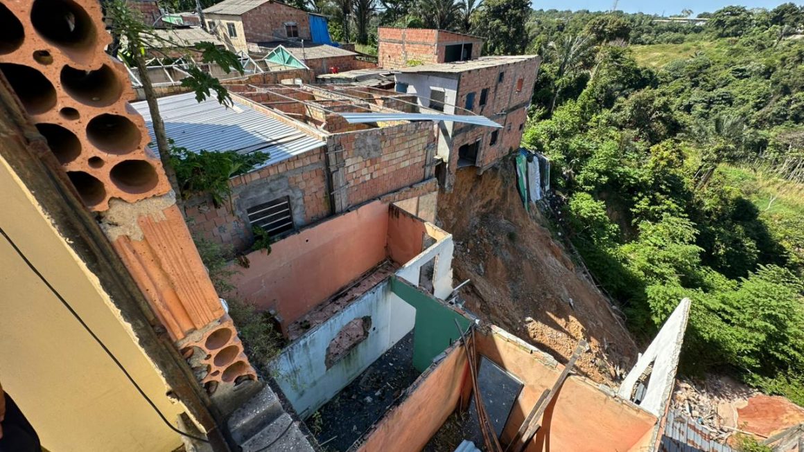 Defensoria Pública vistoria áreas de risco no Mauazinho e aciona Defesa Civil de Manaus