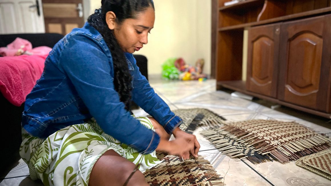 Artesã atendida pela Defensoria Pública