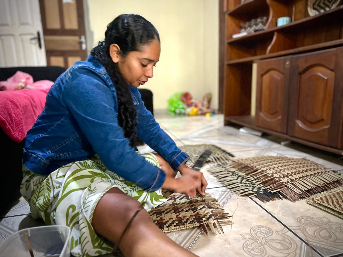 Artesã atendida pela Defensoria Pública