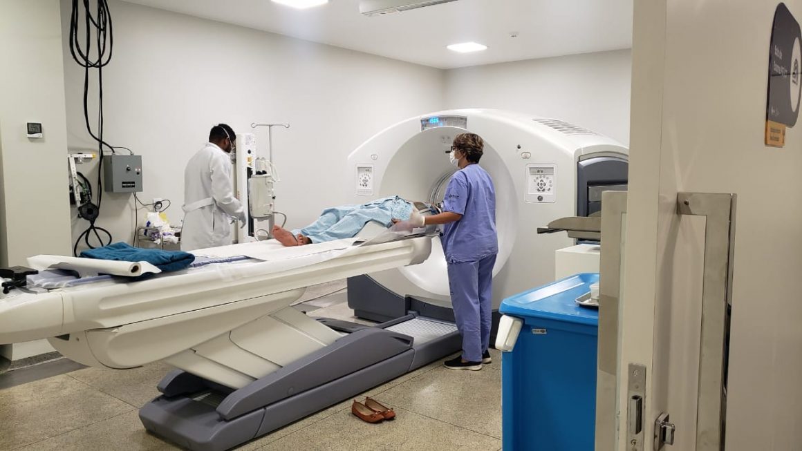 Realização de exame Pet Scan