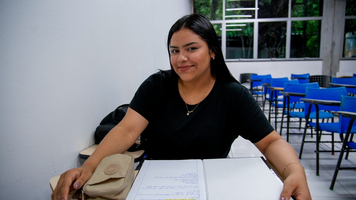 Indígena aprovada no Sisu antes de concluir o Ensino Médio garante vaga na Ufam com apoio da Defensoria Pública