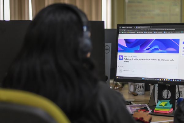 Defensoria Pública promove debate sobre os desafios na garantia de direitos para pessoas com TEA