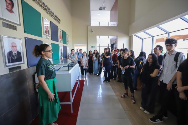 Defensoria do Amazonas apresenta desafios e atuação social a universitários da UEA