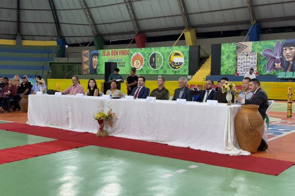 Defensoria participa de debate público e cobra solução imediata sobre crise de energia em São Gabriel da Cachoeira