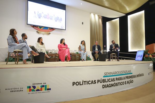 Em debate sobre primeira infância, Defensoria reforça atuação na garantia de direitos de crianças