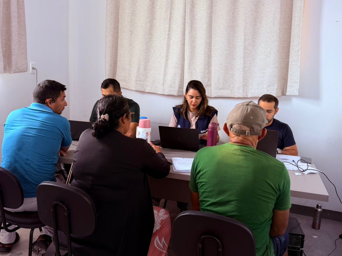 Defensora realizando atendimento em Barreirinha