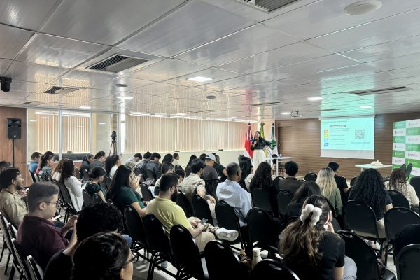 Esudpam aborda técnicas de peticionamento cível durante qualificação para residentes jurídicos