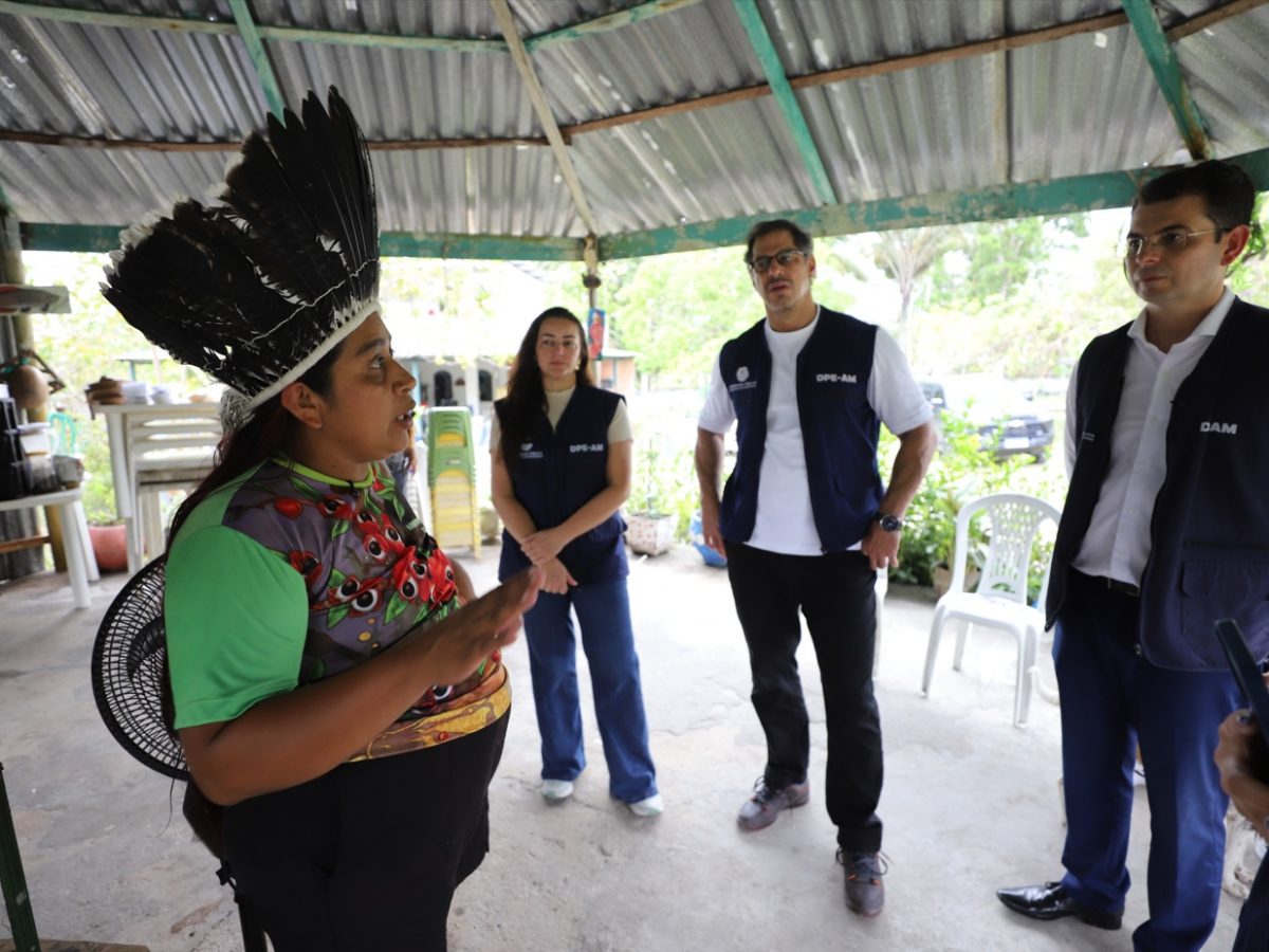 No mês dos povos indígenas, a Defensoria Pública do Estado do Amazonas (DPE-AM) reforça seu compromisso com as populações originárias e tradicionais por meio do projeto “Mãe Terra”. A iniciativa, desenvolvida pelo Núcleo de Moradia e Atendimento Fundiário (Numaf), busca garantir direitos territoriais a comunidades de Manaus e da Região Metropolitana. 