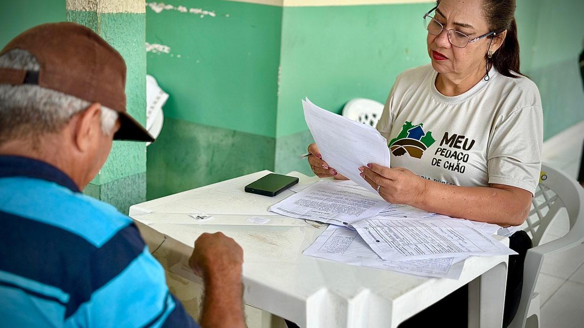 Atendimento da equipe da Defensoria Pública ao público que busca regularização fundiária