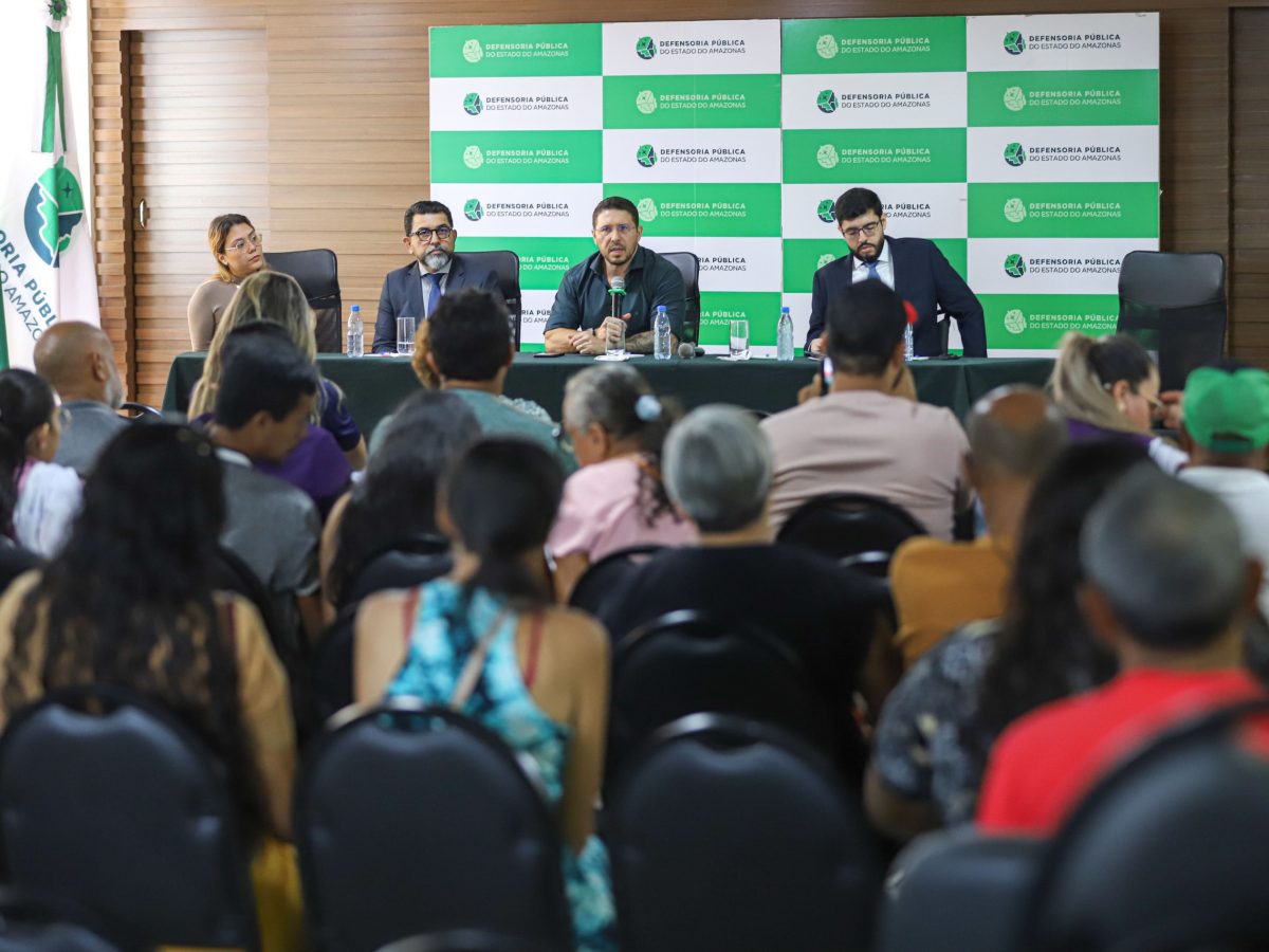 A Defensoria Pública do Estado do Amazonas (DPE-AM) realizou, nesta quarta-feira (29/04), uma reunião para discutir a situação do lixão no município de Iranduba, a 27 quilômetros de Manaus. O encontro teve como foco a análise de um laudo preliminar produzido pela equipe de engenharia da Defensoria, após vistoria realizada no local no início do ano. 