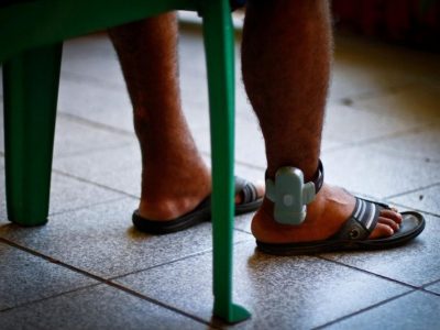 A Defensoria Pública do Estado do Amazonas (DPE-AM) reforça que o uso imediato da tornozeleira eletrônica em agressores de mulheres pode evitar o aumento no número de feminicídios