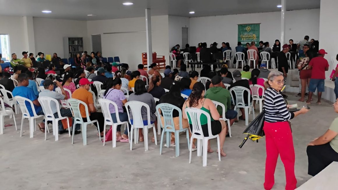 Assistidos sendo atendidos em mutirão em Autazes