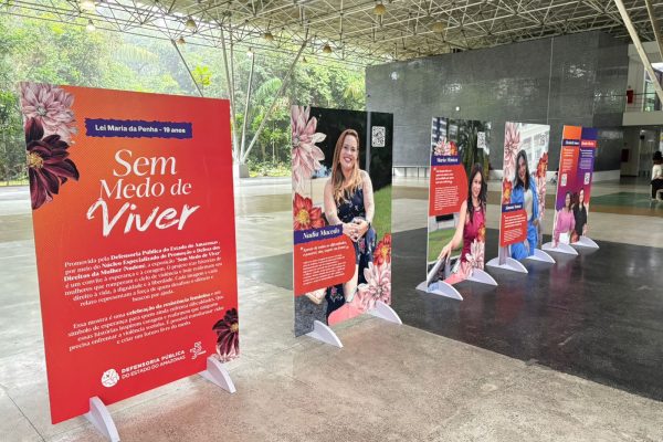 Ufam abre exposição com histórias de mulheres que romperam o ciclo de violência com apoio da Defensoria